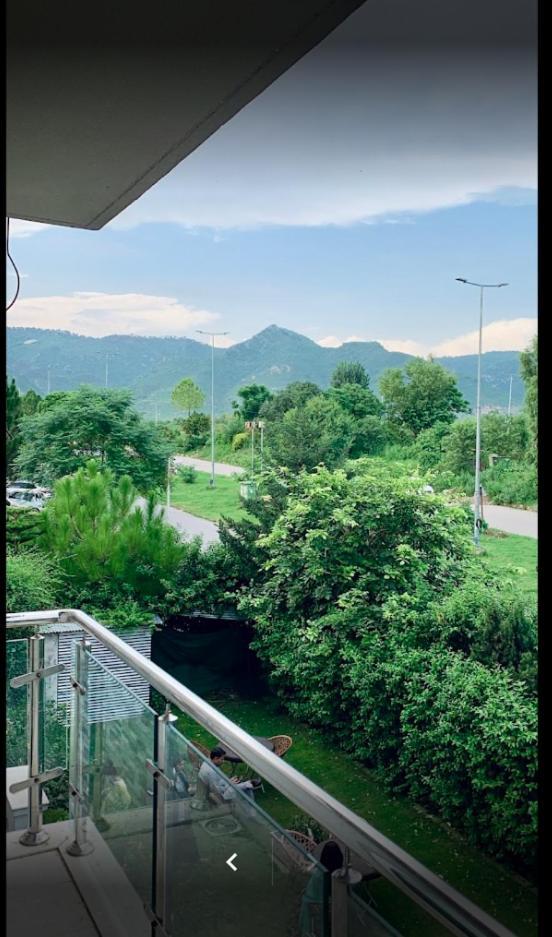 canadianinn Islamabad Bagian luar foto