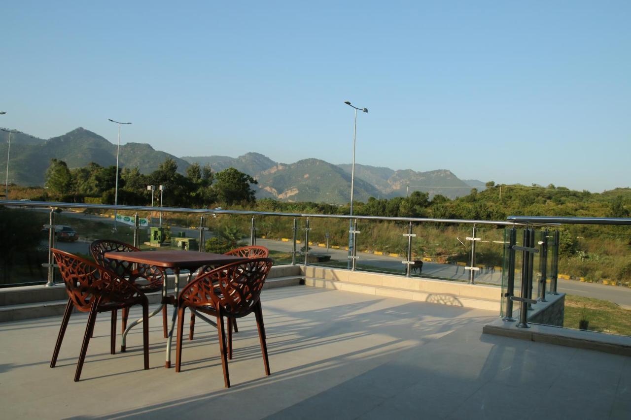 canadianinn Islamabad Bagian luar foto