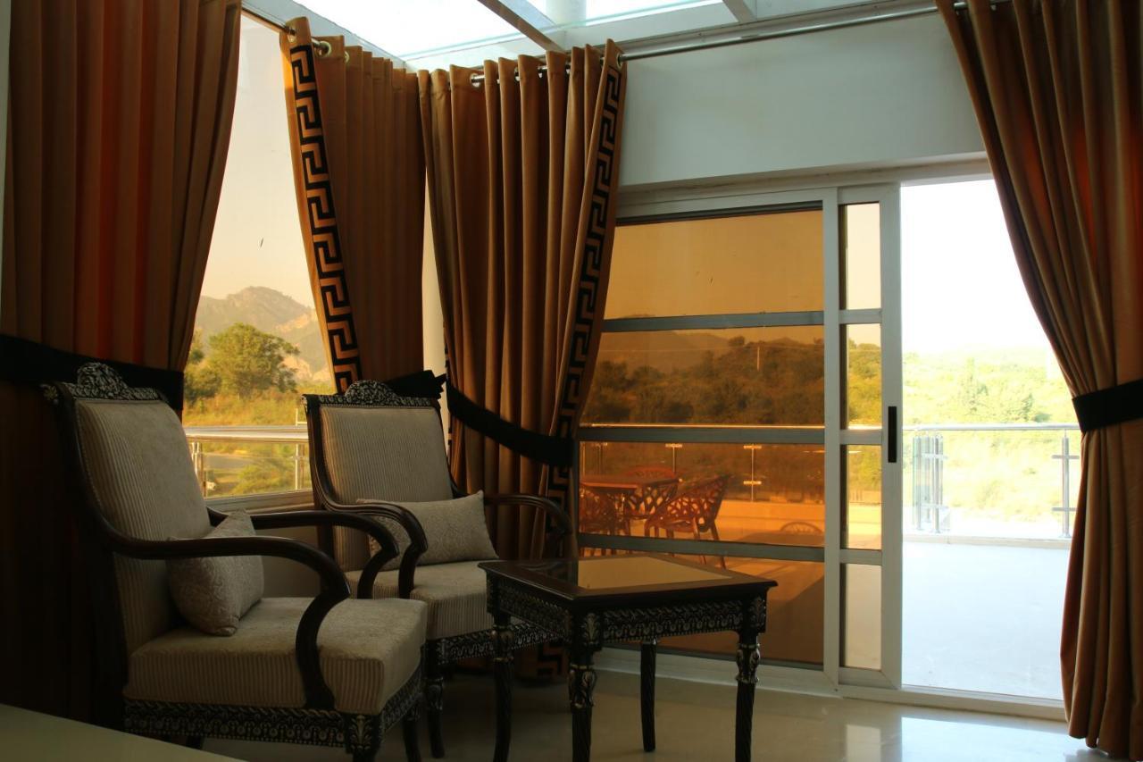 canadianinn Islamabad Bagian luar foto